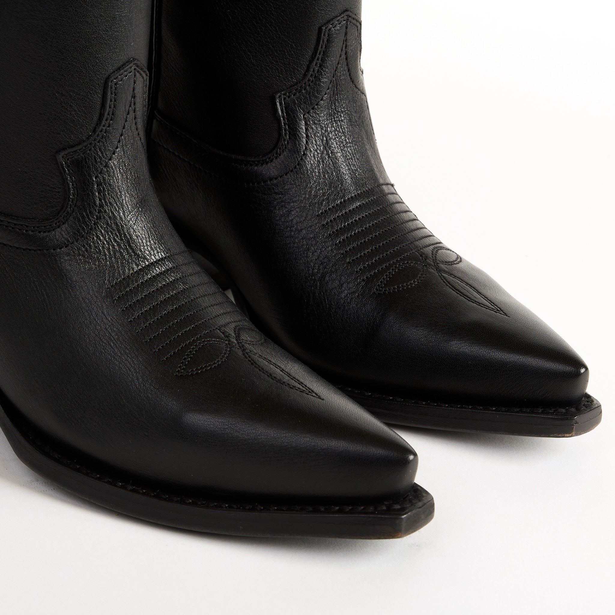 Cerrat Women's Classic Cowboy Boots--Black